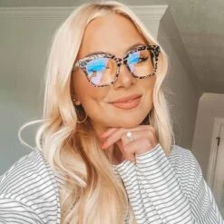 BELLA XS - CLEAR LEOPARD + BLUE LIGHT TECHNOLOGY GLASSES 10 BELLA XS - CLEAR LEOPARD + BLUE LIGHT TECHNOLOGY GLASSES -Glasses Sales Store 2020 diff web PDP 0000s 0040 08 2020 kimberlyj king BELLAXS 1