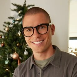 WESTON - BLACK + CLEAR GLASSES -Glasses Sales Store 2021 Holiday onmodel BlueLight WESTON Black 1