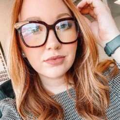 BELLA - TORTOISE + BLUE LIGHT TECHNOLOGY GLASSES -Glasses Sales Store BELLA ambertortoise lifestylePDP 3