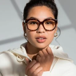 WOMEN'S HEALTH INSPIRATION - CARAMEL TORTOISE + BLUE LIGHT TECHNOLOGY -Glasses Sales Store diff august 2021 hearst female inspiration caramel tortoise 2